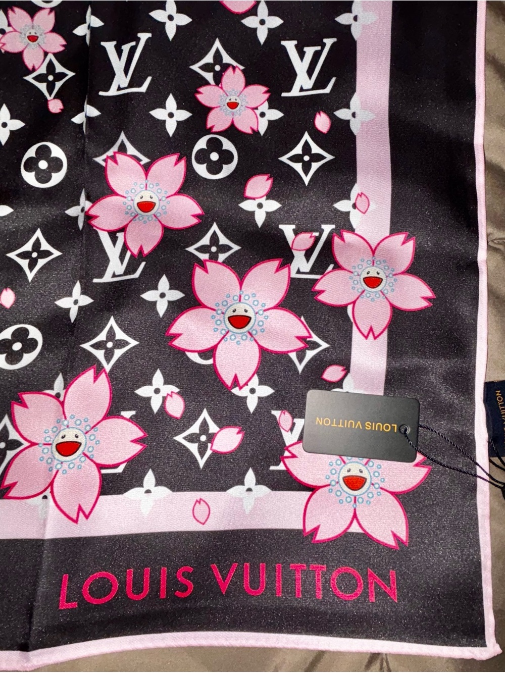100% Silk Louis Vuitton Black & Pink Monogram Sakura Silk Scarf - Picture 3 of 7